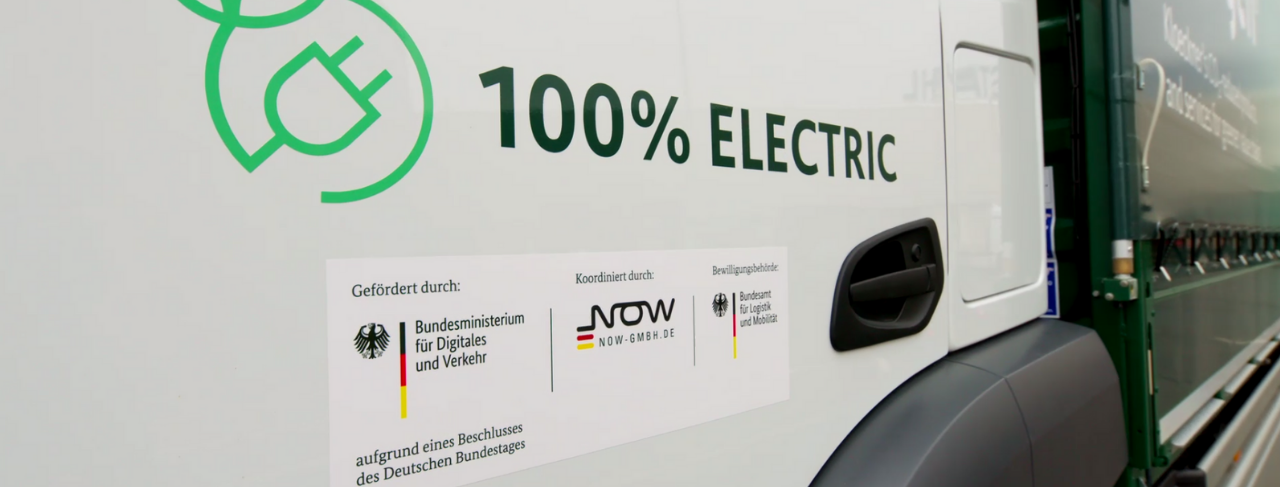 AEM_Vorlage_Header_1280x487px_30032023 - Header_Video_ELKW_18042023_V2_ohne Play