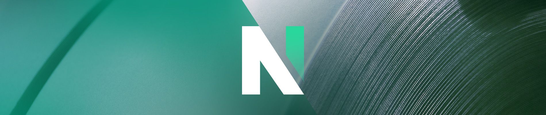 Abstraktes Design mit einem großen weißen Buchstaben „N“ (Nexigen®-Logo) auf grünen und grauen strukturierten Oberflächen, wodurch eine moderne, geometrische Komposition entsteht.